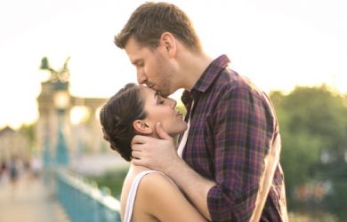 What Makes a Man Fall in Love: 17 Pro Tips for Women