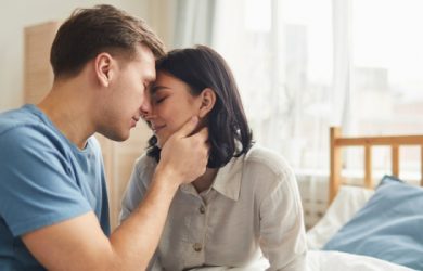 15 Clear Signs of a Passionate Relationship & Its Benefits